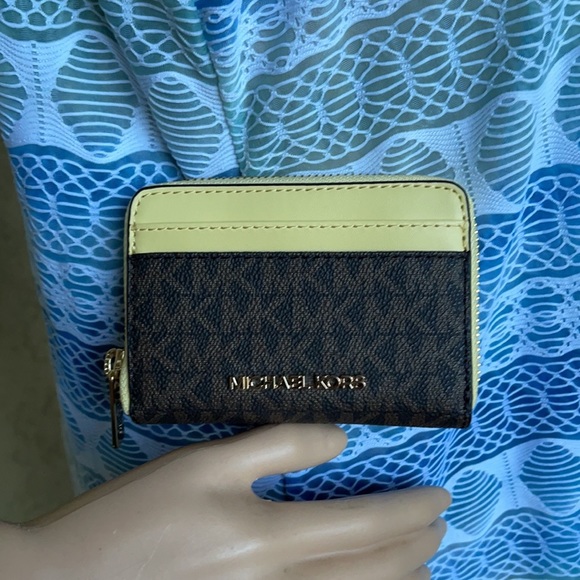 Michael Kors Medium Zip Around Card Case - Picture 8 of 16